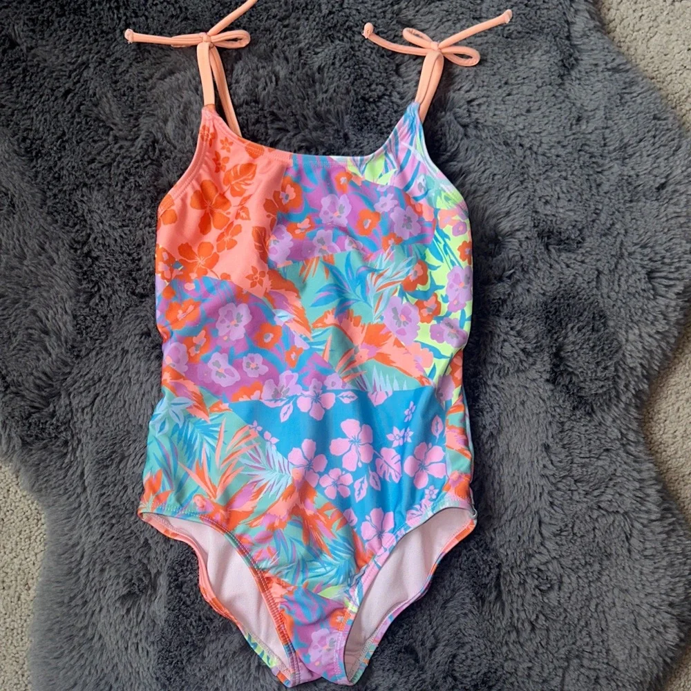 Girls Swimsuit Lot.  4 one-piece swimsuits.  Size 6X / 6/7. - Picture 6 of 9